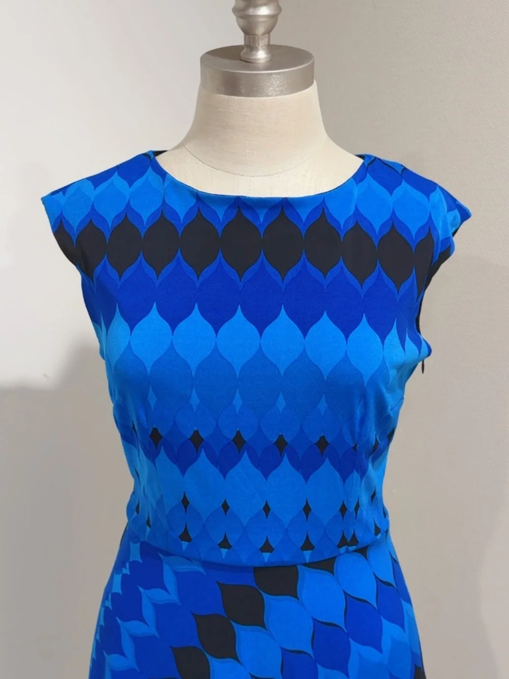 R&K Women's Blue Geometric Cap Sleeve Scoop Neck Fit & Flare Dress Size S - Picture 3 of 5